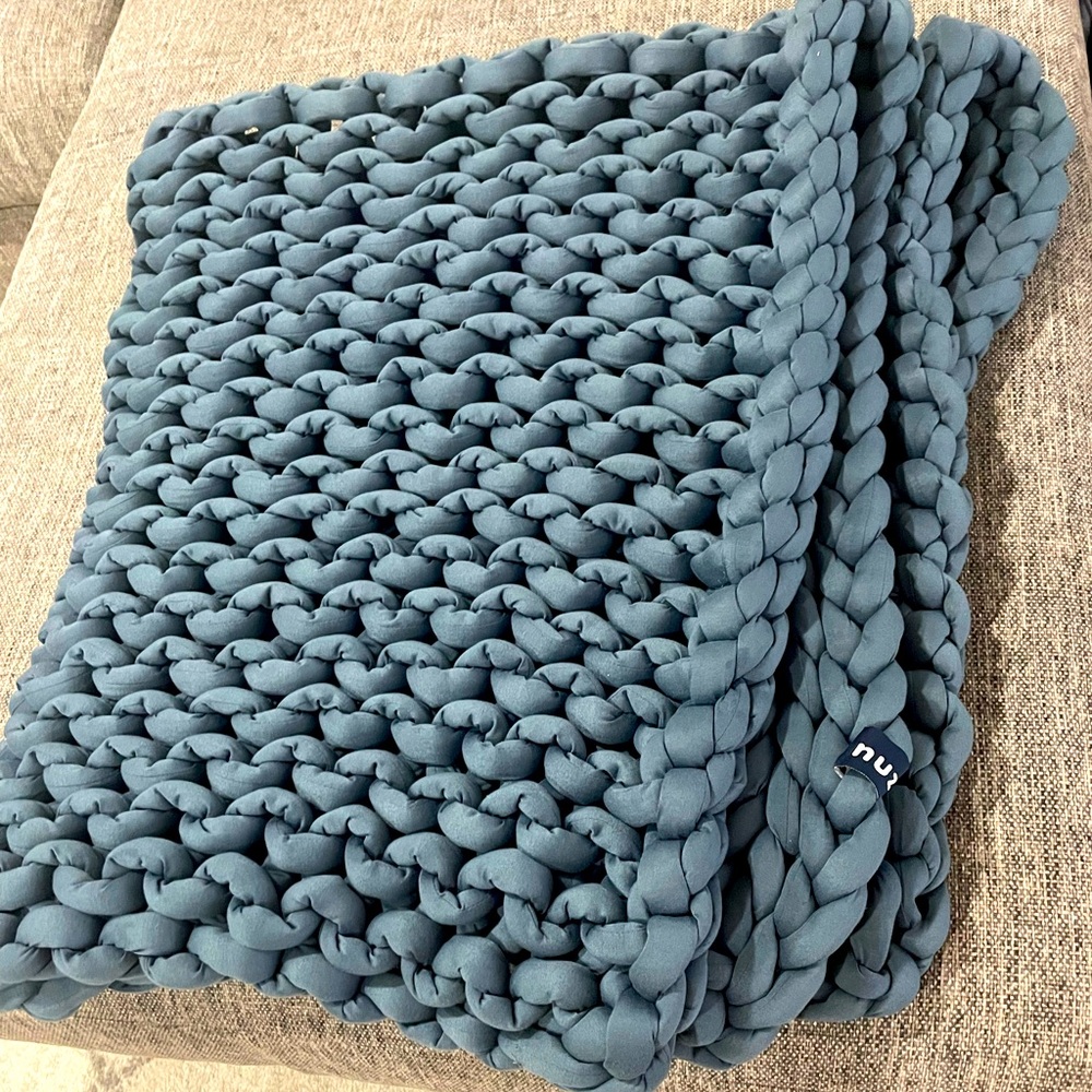 Nuzzie weighted blanket